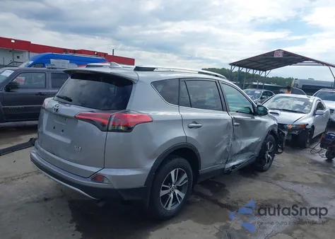 2016 Toyota Rav4 Xle z USA, uszkodzony, nr VIN 2T3RFREV1GW460935